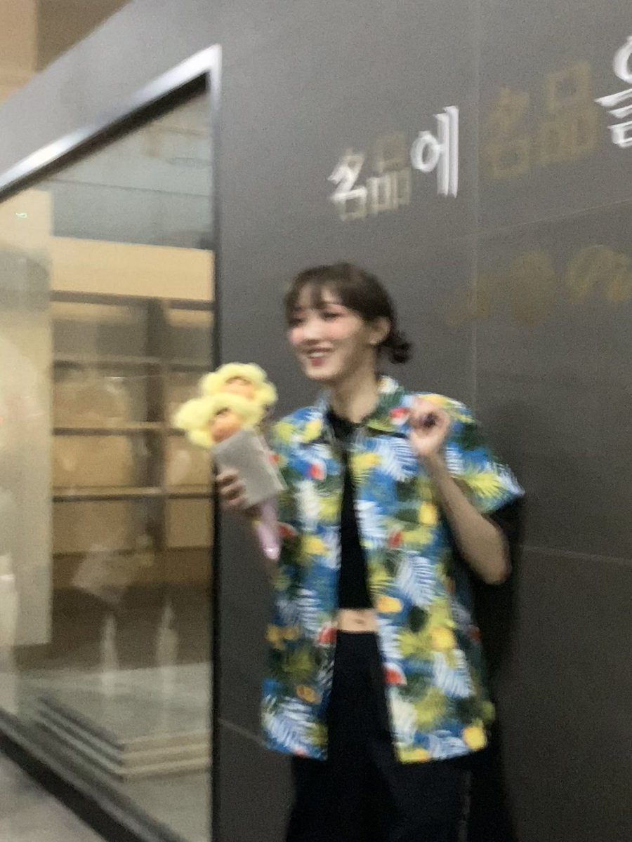 _bejoyful's tweet photo. 이루고자 하는 마음이 진심이었기에!!
언니의 그 소중한 마음 덕분에 반짝반짝
빛난 사계절이었어!!! 잘가 블스민!! https://t.co/NgOXoKGGfW
