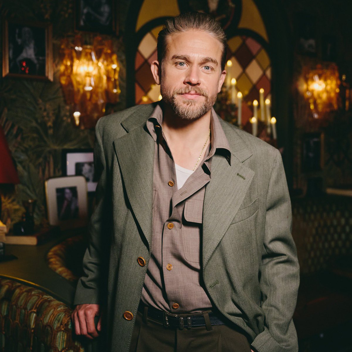 CharlieHBR's tweet photo. 📸| Jantar realizado por Evan Ross Katz e Netflix na noite de ontem em Nova Iorque (29/10) para apresentar elenco da nova temporada de Monstros: A história de Ed Gein.
#charliehunnam #netflix #ryanmurphy #monster #monstros #edgein https://t.co/tMkyNuZbl8