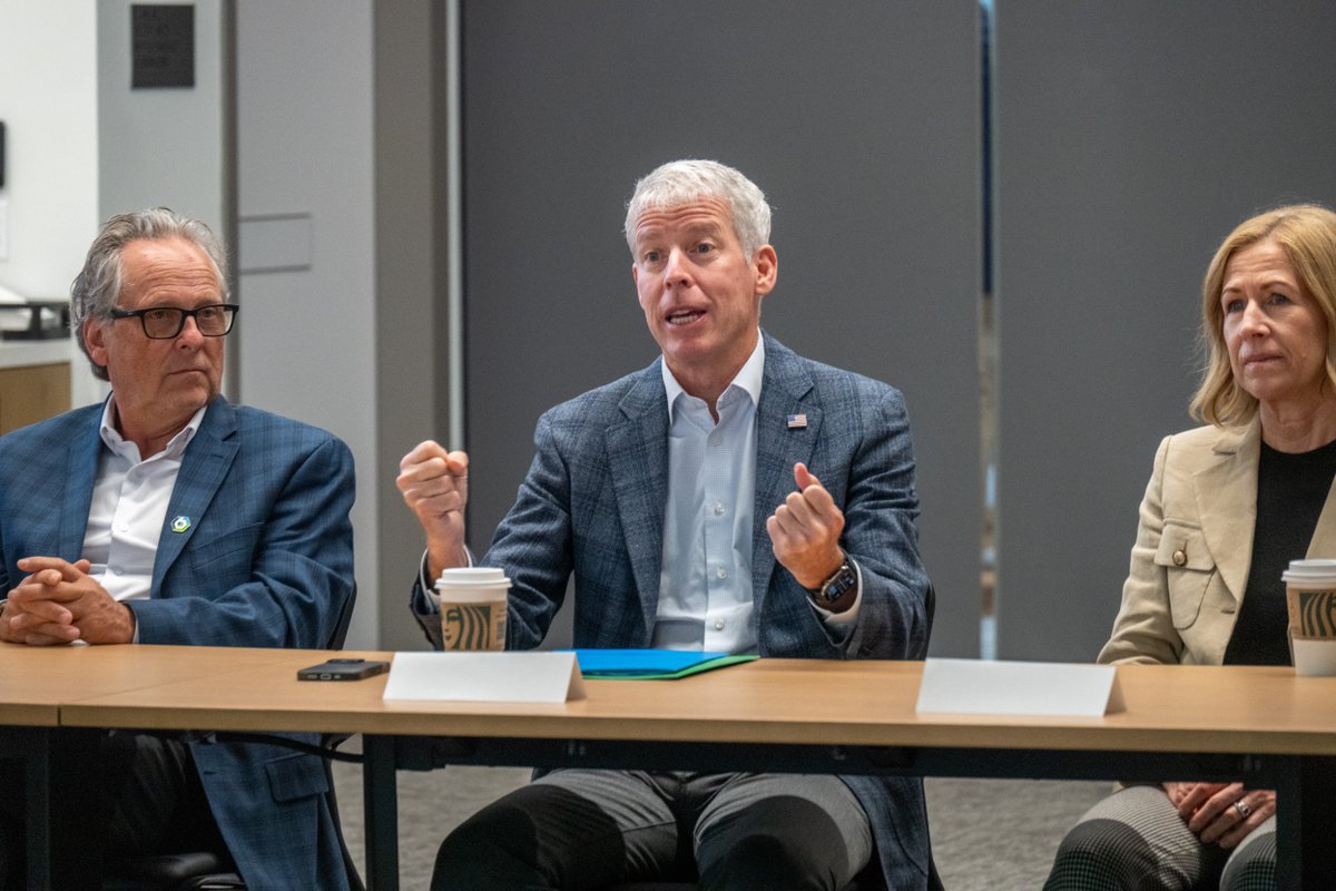 BrookhavenLab's tweet photo. Today, we are thrilled to welcome @SecretaryWright to Brookhaven for a tour of the Lab and discussions on the groundbreaking science we’re enabling on Long Island and across the Nation. @ENERGY https://t.co/XGiydHuJ8r