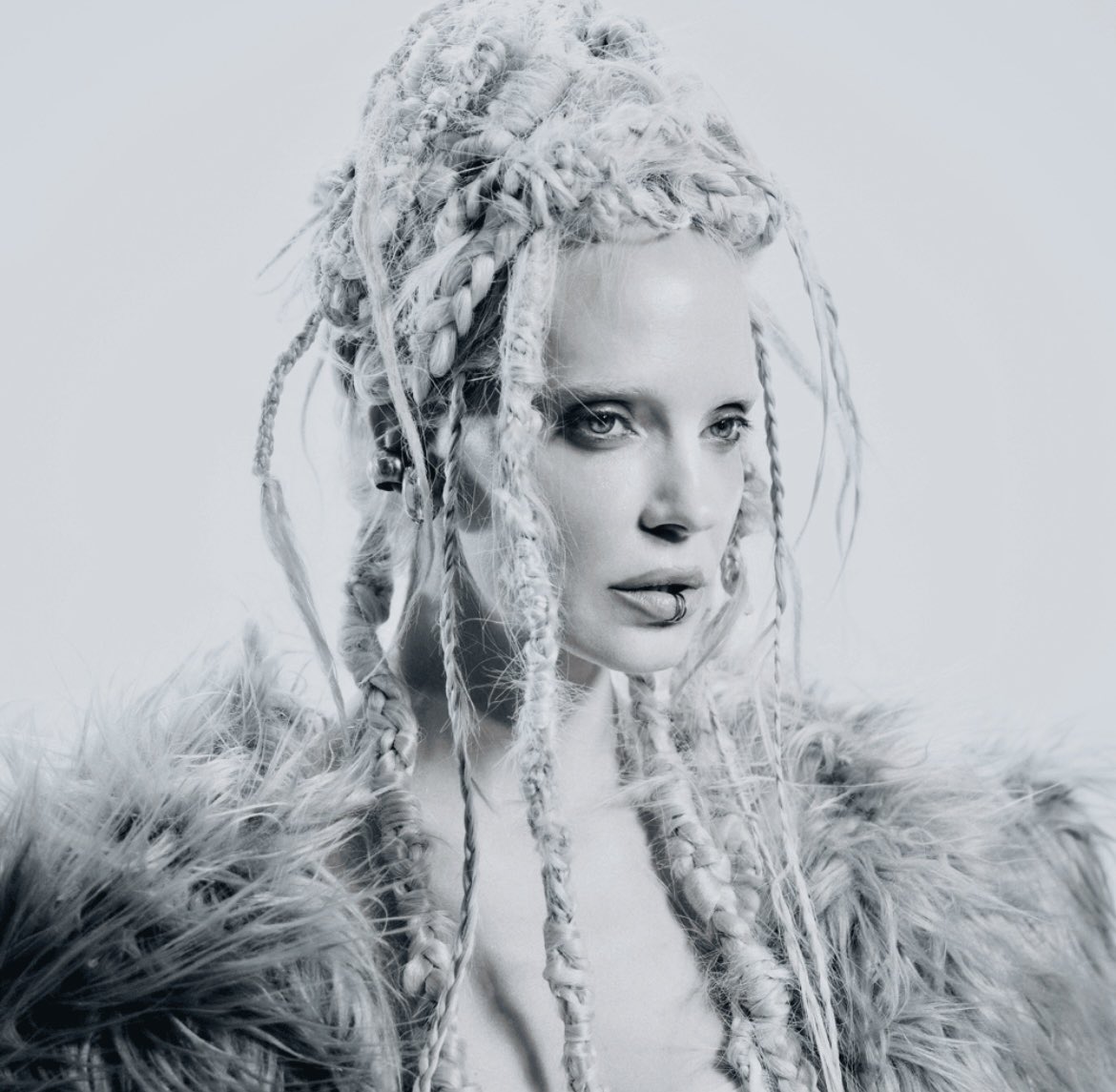 Обновленная Глюкоза заебись. Теперь у нас есть своя Arca и Grimes дома. Я, если что, про музло в первую очередь.