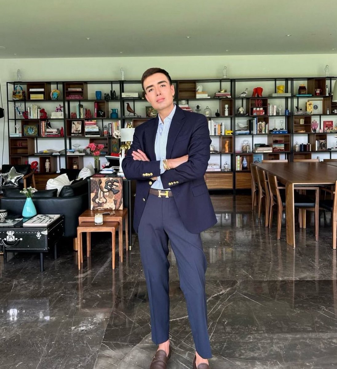 moviendoideas's tweet image. #CDMX || Anoche en el corazón de #Polanco, El joven empresario Miguel Ángel de la Mora, dueño de Micky’s Hair Salón Masaryk, fue asesinado por dos sujetos en motocicleta
Testigos señalan que el ataque fue directo. Autoridades investigan