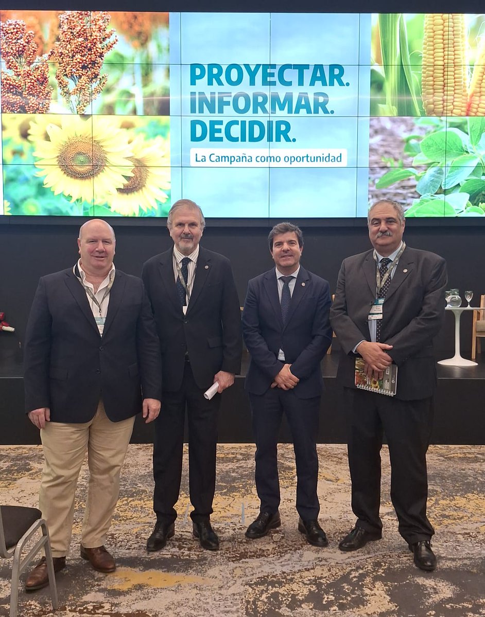 caenaarg's tweet image. 🌾#CAENA presente en el lanzamiento de la #CampañaGruesa 25/26 en la @Bolsadecereales

@sebasdates participó junto a Ricardo Marra (Presidente de la BCBA), @diegocifarelli (Presidente de FAIM) y @AsseffDaniel (Federación de Acopiadores de Granos de la República Argentina).