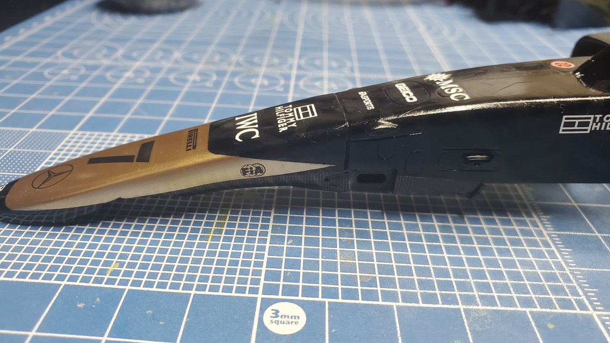 bm_kazuki's tweet photo. 【APXGP no.26】

ダクト部分とボディ下部にカーボンデカール。

ダクトはガタガタに見えるけど、最後につや消しを吹くので多分目立たないと信じてます。

あの、ノーズのメルセデスマークが小さい気がしたので作り直しておきましたー。

#F1TheMovie 
#apexgp
#ApexGP
#APXGP
#apxgp https://t.co/QfoC2uR2D5