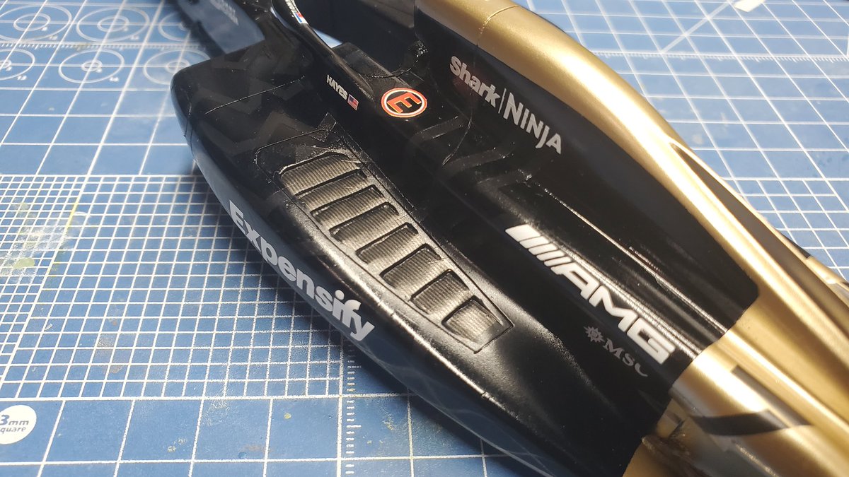bm_kazuki's tweet photo. 【APXGP no.26】

ダクト部分とボディ下部にカーボンデカール。

ダクトはガタガタに見えるけど、最後につや消しを吹くので多分目立たないと信じてます。

あの、ノーズのメルセデスマークが小さい気がしたので作り直しておきましたー。

#F1TheMovie 
#apexgp
#ApexGP
#APXGP
#apxgp https://t.co/QfoC2uR2D5