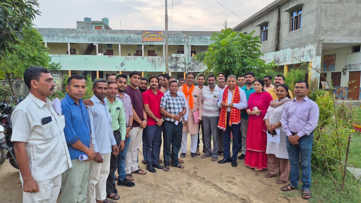 आज भारतीय जनता पार्टी द्वारा आयोजित
“आत्मनिर्भर भारत मंडल नहटौर की कार्यशाला”
में रामा विष्णु सरस्वती शिशु मंदिर, नहटौर (जिला बिजनौर) में सम्मिलित हुआ।
कार्यशाला में स्वदेशी वस्तुओं के महत्व, आत्मनिर्भर भारत के संकल्प तथा राष्ट्रहित में समाज की भागीदारी पर सारगर्भित चर्चा हुई।