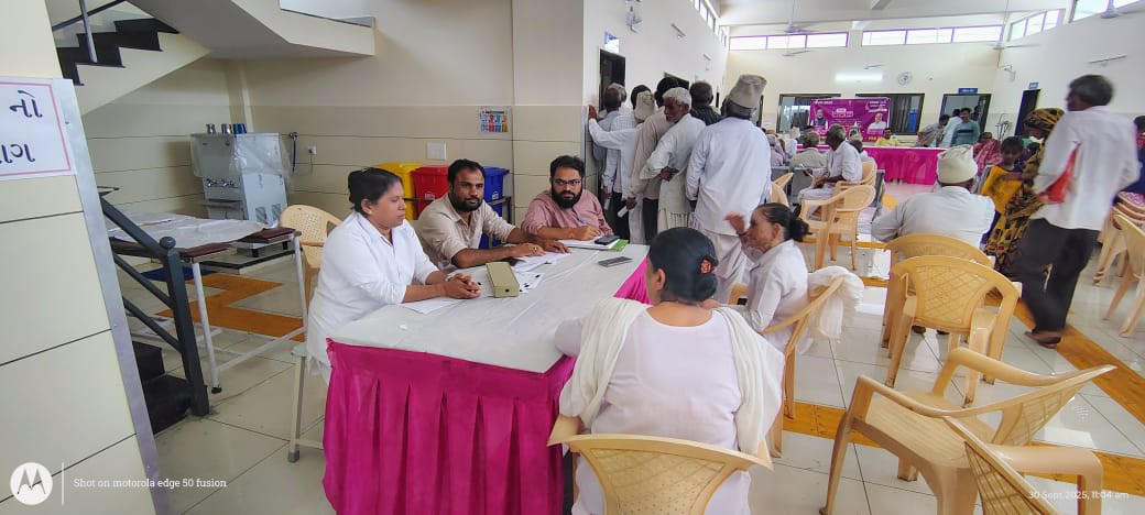 આજ તોજ પોરબંદર જિલ્લાના ભડ ગામ ખાતે સ્વસ્થ નારી સશક્ત પરિવાર અંતર્ગત મેડિકલકેમ્પ નું આયોજન કરેલ