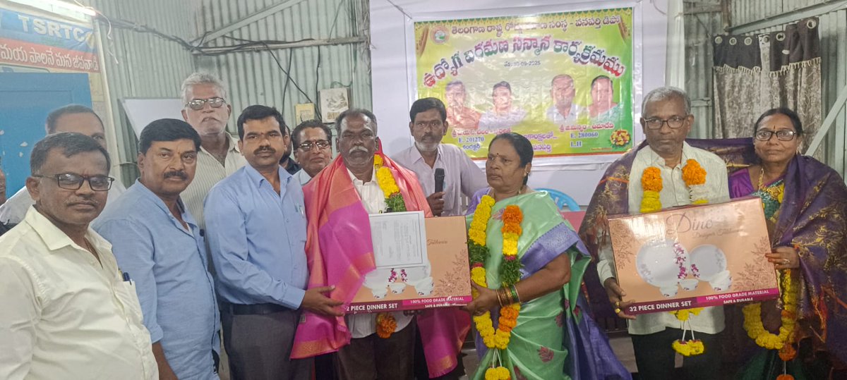 dm_wnp_tsrtc's tweet image. Good evening sir, today organised retirement function of Sri G. Manyam E.280060 L.H  and Sri .P.S Chalam E.201270 conductor and felicitated with shawl &amp;amp; gift at WNPT depot pl