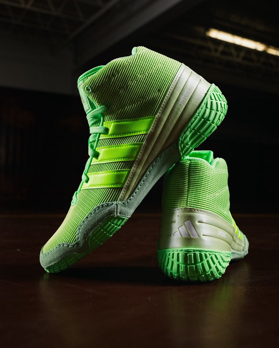 AdidasWrestling's tweet image. Speed and Power.

Loud shoes = louder wins. 💚
The SpeedEx Lime is here to turn heads and tilt matches. Are you fast enough to rock ’em? Shop: adidaswrestling.com/collections/sh…

#adidasWrestling #ThreeStripeLife