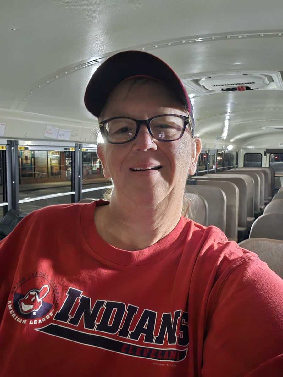 9ahC's tweet image. Wearing red in Worthington for @CleGuardians LET'S GO TRIBE!
#GuardsBall