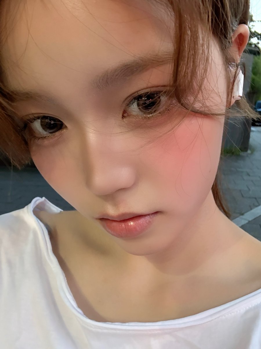 izna_offcl's tweet photo. [izME📮]

나야🍀! 오늘 진짜 진짜 행복했다! 
그치이?? 오늘 하루가 나야한테 힘든 날 정말 힘이 될 수 있는 하루가 되었으면 좋겠다ㅎㅎ 저한테는 그런 하루가 될 수 있을 만큼 행복했어요 너무너무 고마워요 저에게 또 소중한 추억을 선물해 줘서❤️ 맘마미아 이제 시작이니까 우리 이번 활동도 파이팅! 앞으로 좋은 일만 가득하지요✨🍀 내가 더 자랑스러워질게🍀🥰

#izna #이즈나
#JEONGSAEBI #정세비