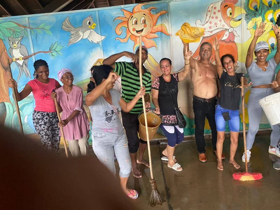 Qué alegría después de una buena jornada de higenización. Bravo. El éxito es la UNIDAD. #santiagoessantiago