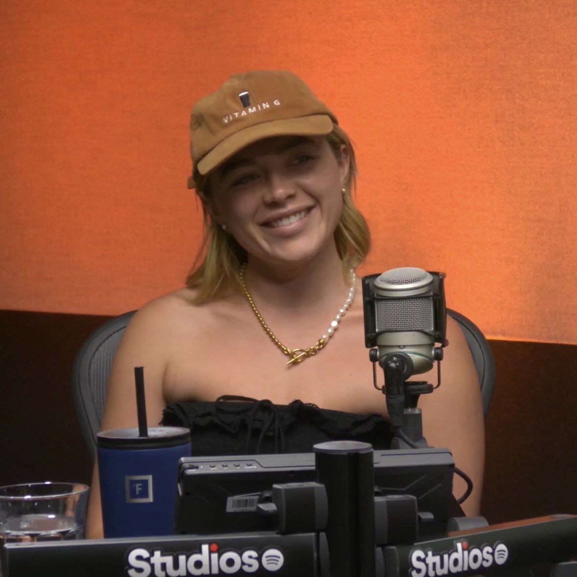 florence pugh on the louis theroux podcast 🧡, image size:1179x1179