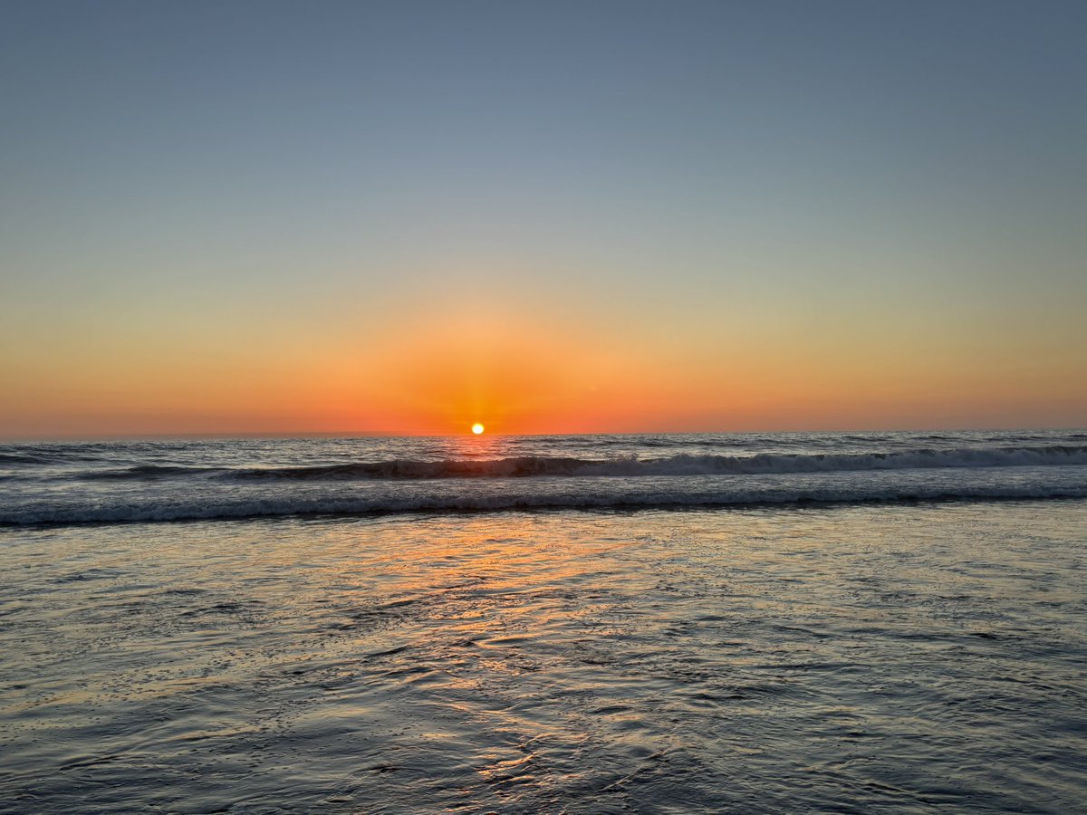 REstefes's tweet photo. El atardecer en Tijuana https://t.co/TcsEG76l49