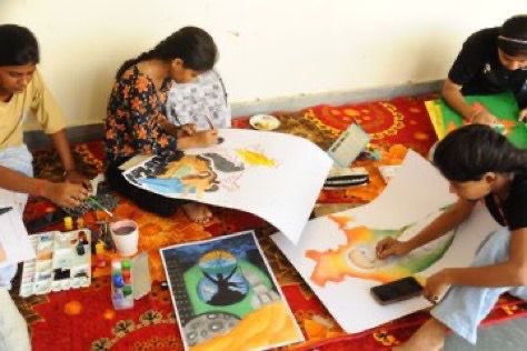 MinOfCultureGoI's tweet image. Watch kids in Kurukshetra bring to life  the vision of #ViksitBharat through their art &amp;amp; imagination🎨🖌️. ( 1/3 )