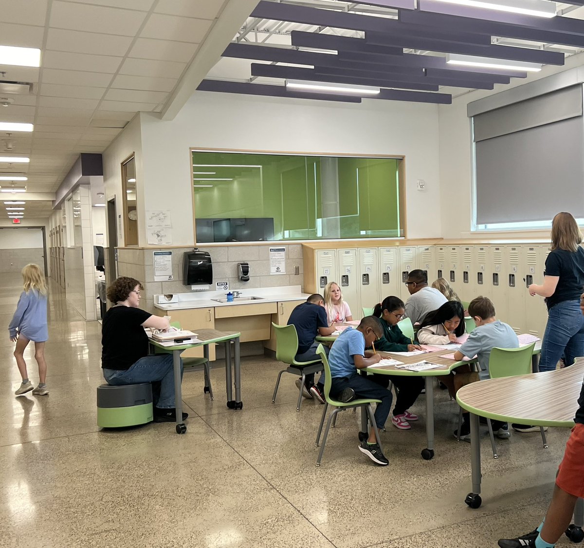 3rd grade students and adults  working hard during MTSS literacy time #overlandrps