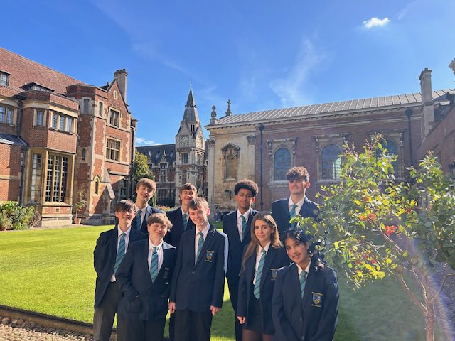 CareersEP's tweet photo. Our students have enjoyed exploring Pembroke College, Cambridge. They have taken a tour, attended academic taster sessions and learnt more about their options both post-16 and for university. A wonderful experience! https://t.co/PdrizMkors