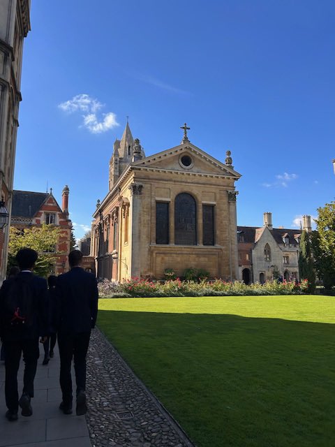 CareersEP's tweet photo. Our students have enjoyed exploring Pembroke College, Cambridge. They have taken a tour, attended academic taster sessions and learnt more about their options both post-16 and for university. A wonderful experience! https://t.co/PdrizMkors