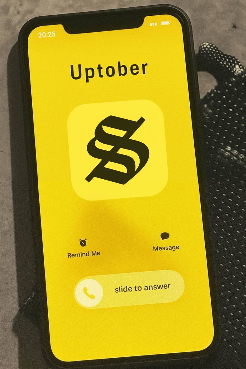 黄色い背景にドル記号のアイコンが付いたUptoberからの着信を受ける電話のスクリーンショット