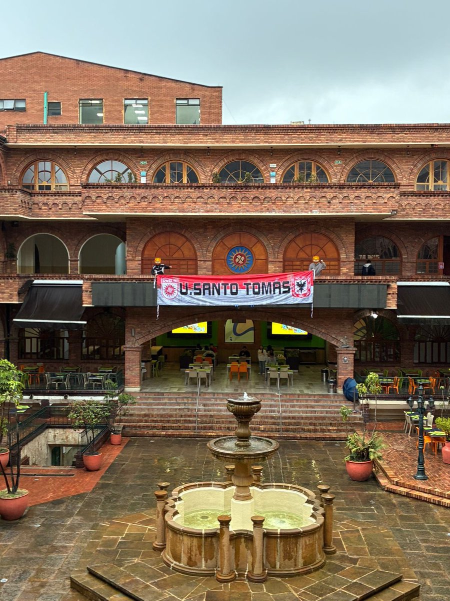 usta_delleon's tweet photo. El claustro y la USTA, albirrojos de corazón ❤️🤍 https://t.co/JENGeHSgFB