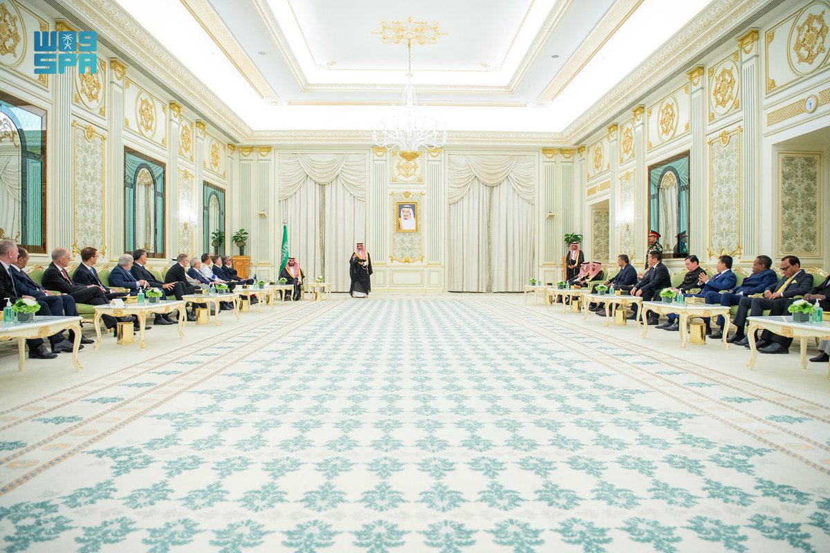 نيابة عن #خادم_الحرمين_الشريفين.. 
سمو #ولي_العهد يتسلم أوراق اعتماد سفراء عدد من الدول الشقيقة والصديقة المعينين لدى المملكة.