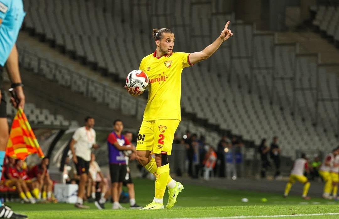 🚨 Arda Okan Kurtulan, Arnavutluk A Milli Takımı’ndan davet aldı. Fakat oyuncu, Süper Lig’de “yabancı” statüsünde yer alacağı ve Türkiye’den gelebilecek olası milli takım davetini beklediği için bu teklifi geri çevirdi! 🇹🇷

(<a href="/yagosabuncuoglu/">Yağız Sabuncuoğlu</a>)