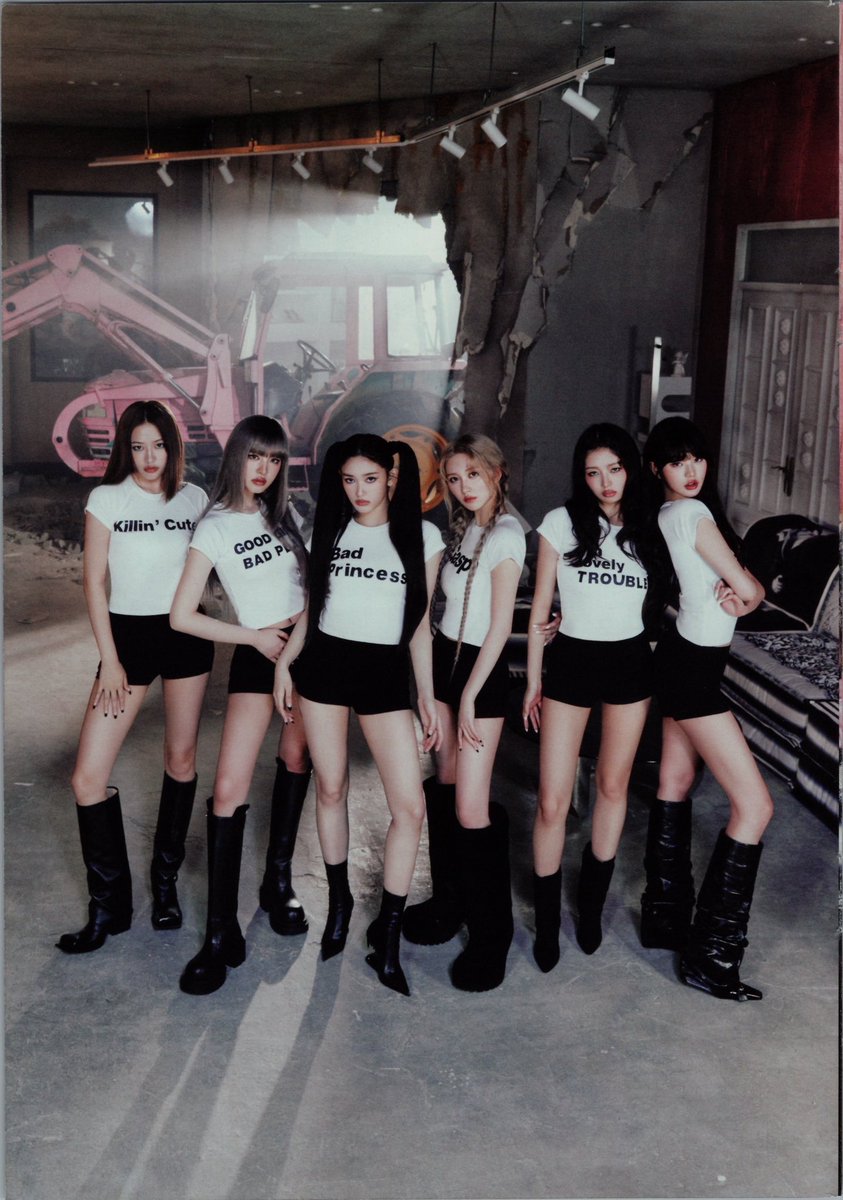 'IVE SECRET' EP by <a href="/IVEstarship/">IVE OFFICIAL</a> on Billboard Charts this Week (October 4th)

#4. World Albums Chart 🆕 
#14. Top Current Album Sales 🆕
#16. Top Album Sales 🆕

IVE’s 1st Entries on these Charts