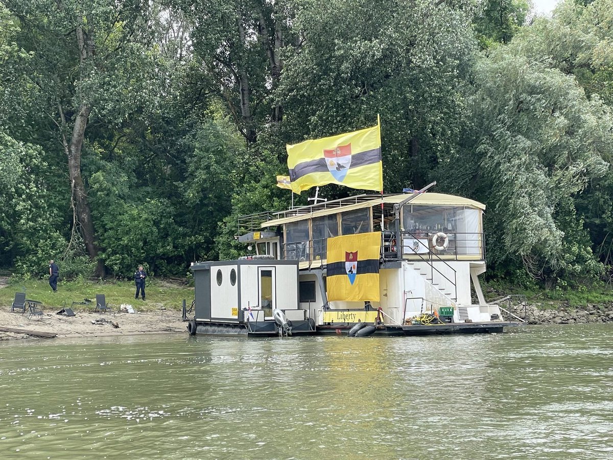 Pillandia's tweet image. At the border between Liberland and Croatia. 
📸: 2023. 

#Liberland #Croatia #Siga #Hrvatska #Border @Liberland_org @zoran_neogeo
