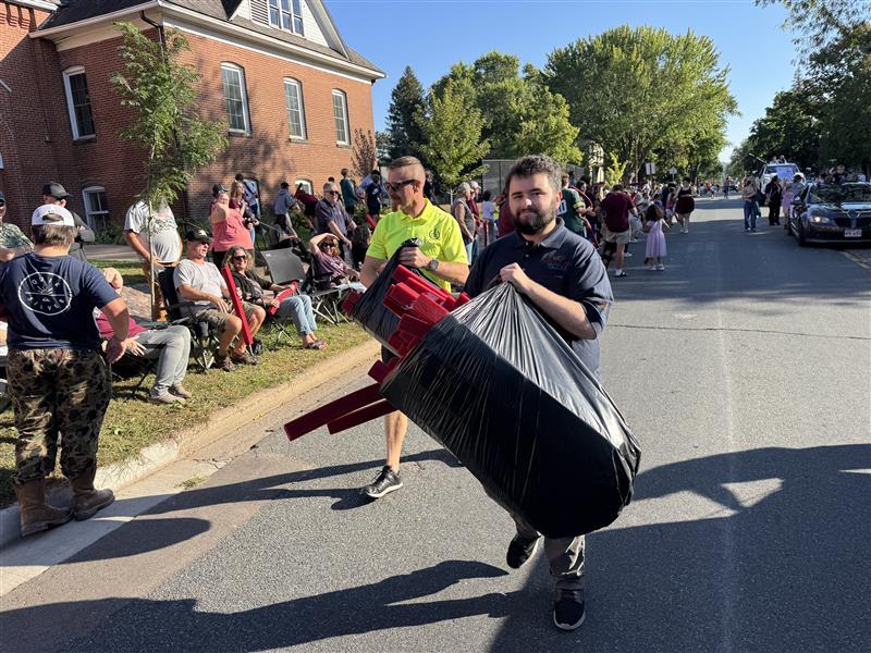 WWTC247Telcom's tweet image. We had such a great time at the Menomonie High School Homecoming Parade! 🎉 24-7 &amp;amp; West Wisconsin Telcom loved handing out spirit sticks and connecting with so many amazing customers and community members.
 
Thanks for letting us be part of the celebration, Menomonie!