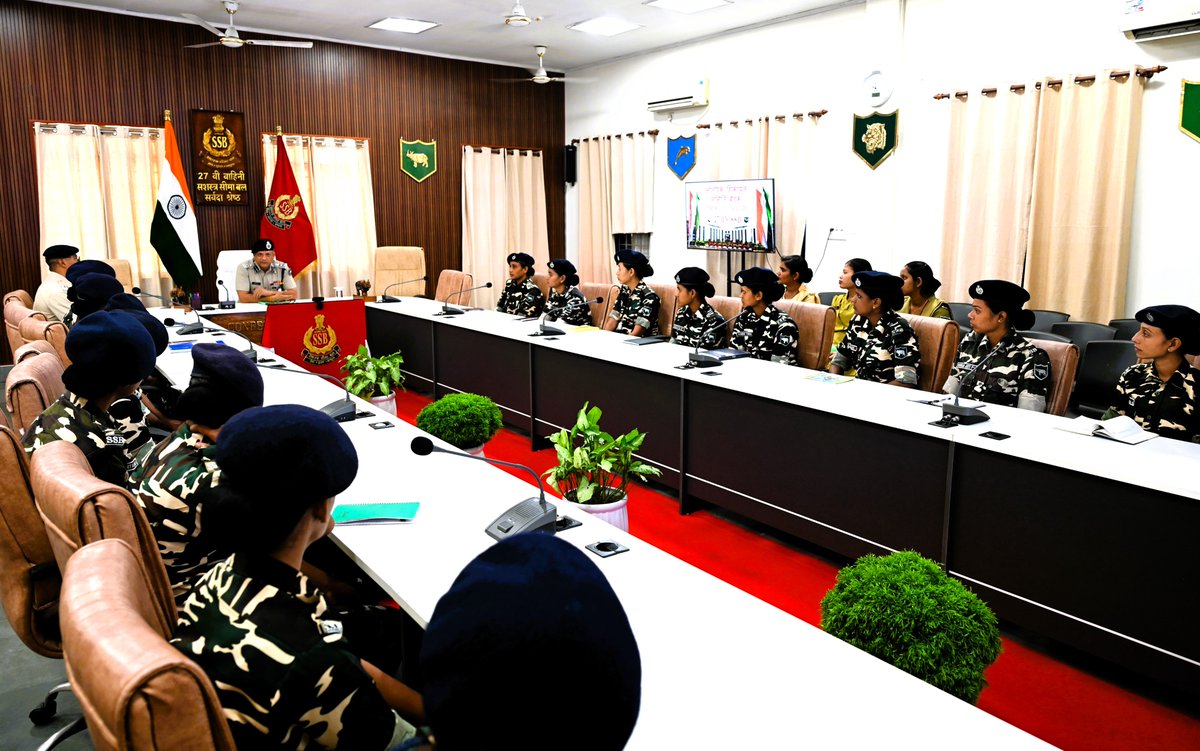 दिनांक 30.09.25 को श्री धीरज सिंह, कमांडेंट की अध्यक्षता में वाहिनी मुख्यालय में 20 महिला कार्मिकों की उपस्थिति में आंतरिक शिकायत समिति की बैठक का आयोजन किया गया, जिसमें कार्यस्थल में लैंगिक उत्पीड़न से संबंधित विषयों पर चर्चा की गई।
<a href="/SSB_INDIA/">Sashastra Seema Bal</a>
<a href="/SSBFTRGUWAHATI_/">SSBFTRGUWAHATI</a>
<a href="/ssbshqrangia/">SSBSHQRANGIA</a>