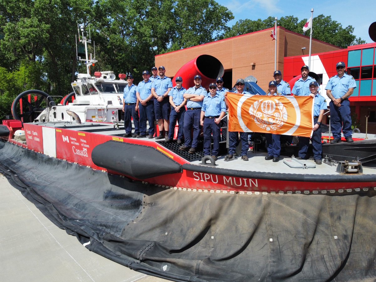 CoastGuardCAN's tweet image. On #NationalDayOfTruthAndReconciliation, we raise the Survivors' flag to recognize and honour Indigenous residential school survivors, their families, and all the lives affected. #NDTR #EveryChildCounts