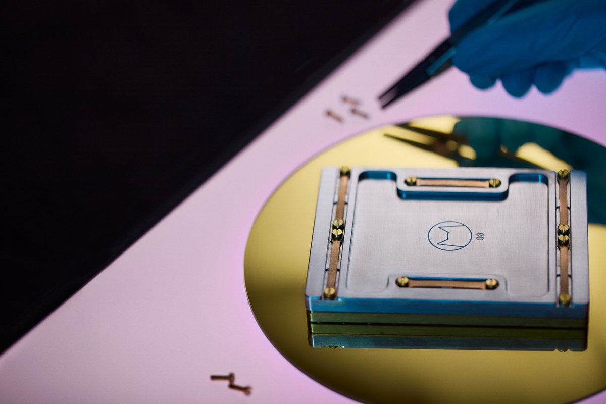Alice__Bob's tweet image. In our last post, we shared the preliminary results of 1-hour bit-flip lifetime for our cats! 🐱 

To put that in perspective, that’s millions of times longer than the previous lifetimes achieved on superconducting chips. 

But why do long-lived qubits matter for quantum? As…