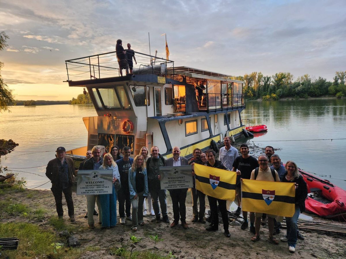 Pillandia's tweet image. At the border between Liberland and Croatia. 
📸: 2023. 

#Liberland #Croatia #Siga #Hrvatska #Border @Liberland_org @zoran_neogeo