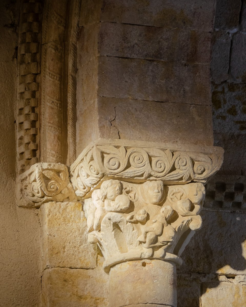 En el siglo XII se levantó en los barrios bajos de Zamora una de las iglesias más antiguas de la ciudad: Santo Tomé.

¡Descúbrela en este hilo y no olvides visitarla! 🧵⬇️