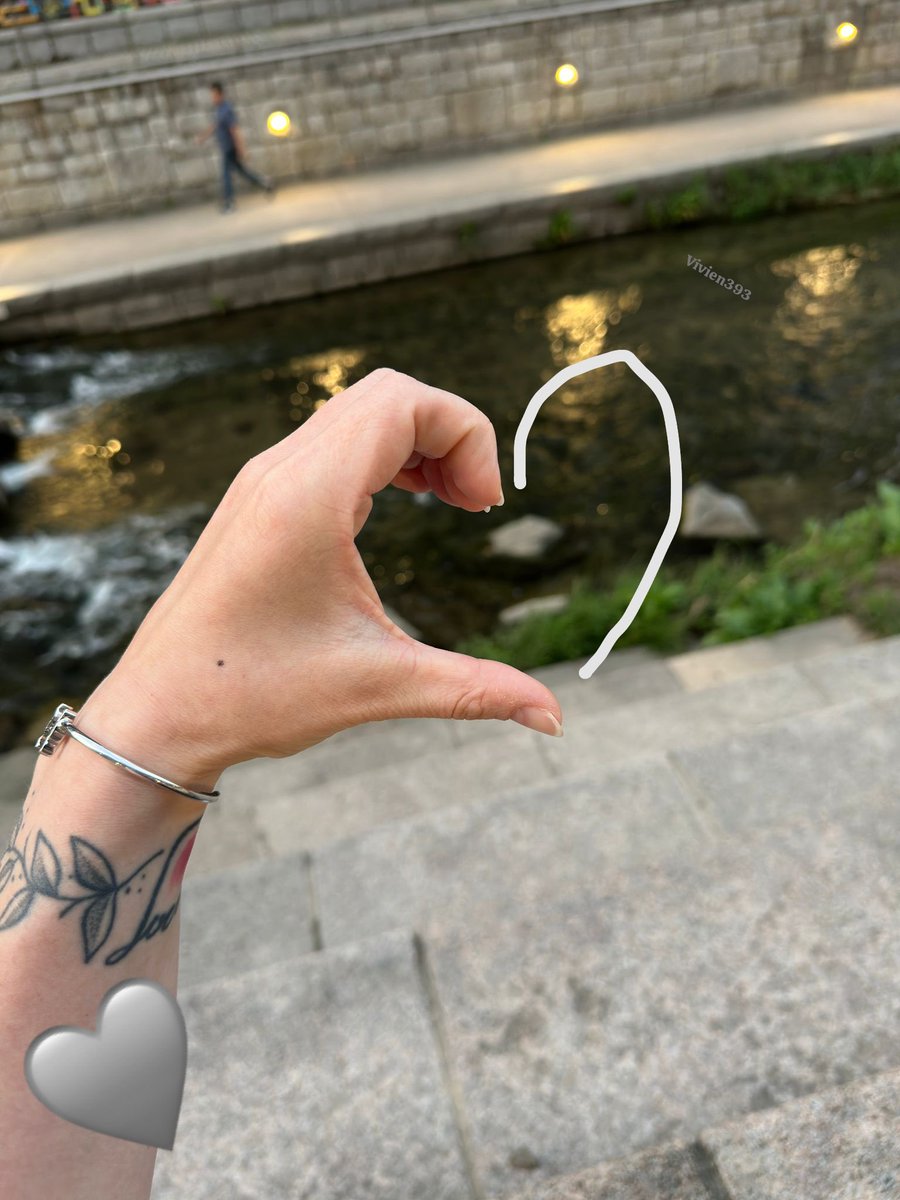 Arrive Seoul in the morning for you 🩷

I listened to your live and your MV release when i‘m sitting at  „Cheonggyecheon stream“

So proud of you 🫶🏻

See you you tomorrow <a href="/CwrNew/">NuNew</a> 🎶 

NUNEW 1ST KOREA SINGLE 
#LeaveMeWithYourLoveMV
#NuNew #NanaNu #Zonzon