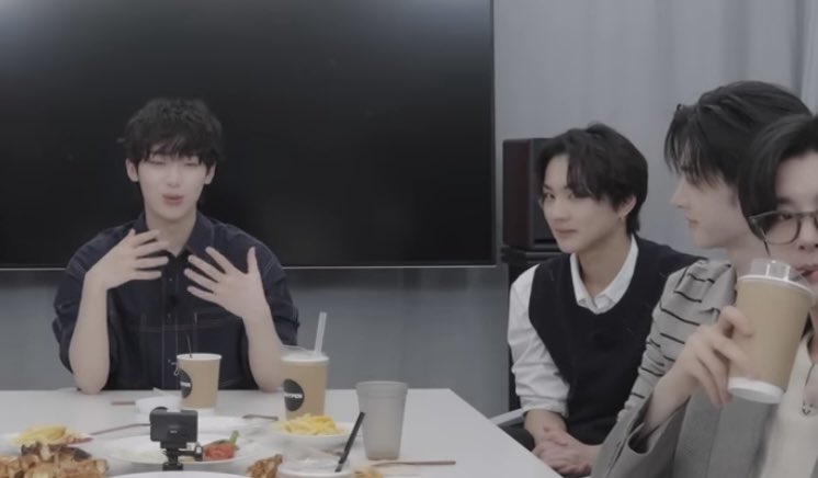 ㅅㅎ님이영원히저표정으로봄