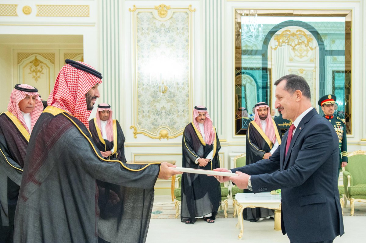 بالأسماء والدول..

 ولي العهد يتسلم أوراق اعتماد سفراء عدد من الدول الشقيقة والصديقة المعينين لدى المملكة.

👇

•سفير مملكة بلجيكا: السيد باسكال غريكوار
•سفير إيرلندا: السيد جيرارد كونينغهام
•سفير مملكة تايلند: السيد دارم بونثام
•سفير جمهورية بلغاريا: السيد لوبومير نيكولوف