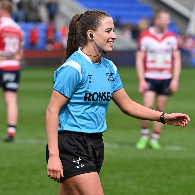 TheRFL's tweet photo. 🏆 Tara Jones has been appointed to referee Sunday's @Betfred Women's @SuperLeague Grand Final between @WiganWarriorsRL and @Saints1890...

👏 Jones becomes the first woman to referee the Women's Grand Final!