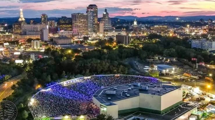 TOPUPDATERS's tweet photo. Tonight's show, Sept. 30th
Venue: Xfinity Theatre, Hartford CT 6:00pm EST (Doors)
Capacity: 30,000
Tickets: Pit is Sold Out! Some resale for seats, and Standard tickets available for lawn! 🙌
.
#BreachTour #BreachHartford https://t.co/yD4SnkwRPw