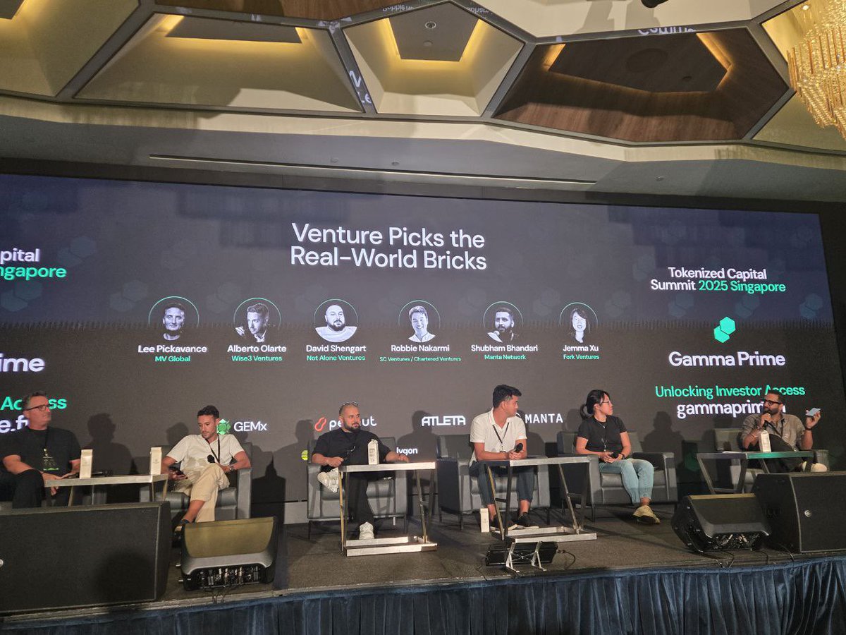 🤔 ‘Are stablecoins and institutions set to drive the next big crypto cycle?’

Catch the insightful panel discussion moderated by @shubhamb126 at TOKEN2049 Singapore!