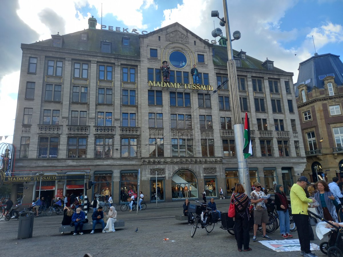 Some random places ard #amsterdamcentral like mdm tussaud, ripley's ...