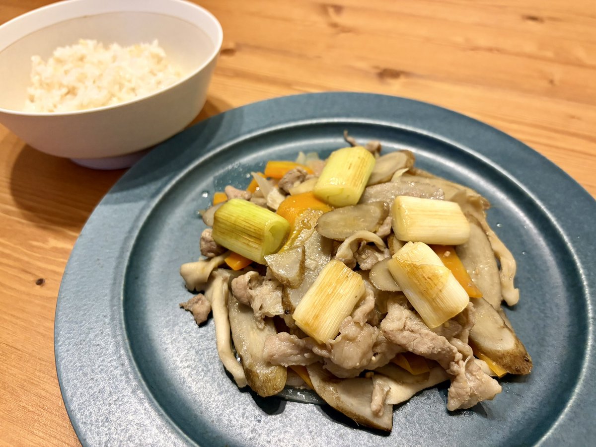 今日の夕ご飯は
豚バラと野菜のゆず味噌炒め🍊
#おうちごはん  #X家庭料理部