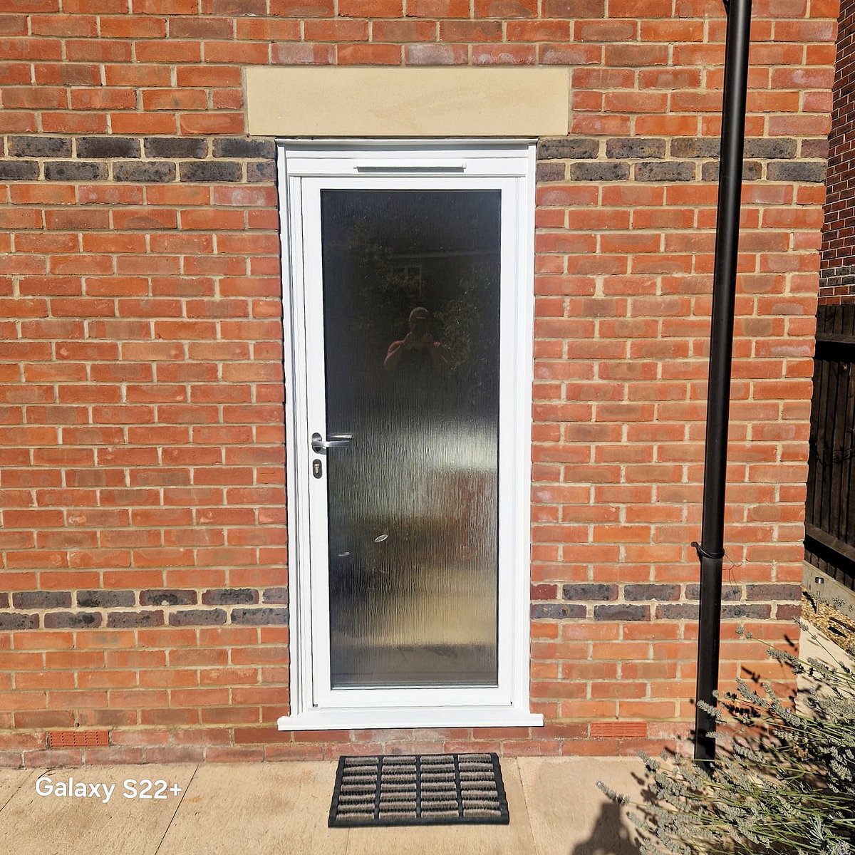 HarpWindows's tweet image. #aluminiumdoors #insideview 👌
Nice pair of French doors and a single door set installed last week. #lookinggood #Frenchdoors #newdoors #StyleUpgrade #TuesdayMotivaton