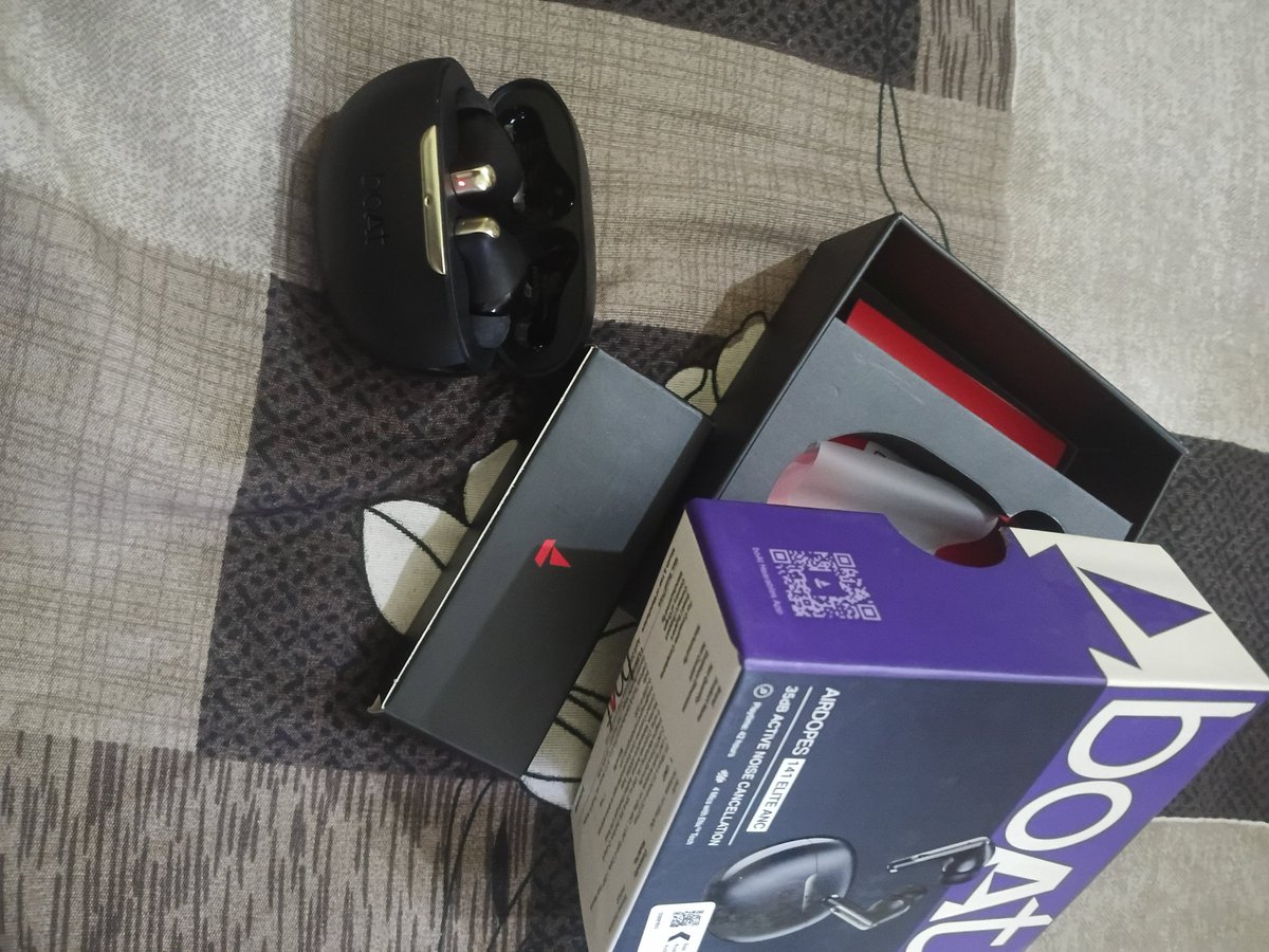 deep_codess's tweet image. Made a small investment for myself and bought a pair of boat earbuds. I’ve been using them for 5 days, and their ANC mode is quite good for this price range.