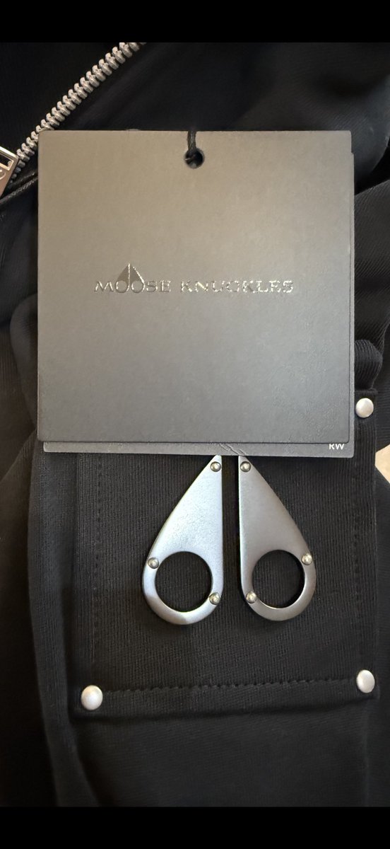 rik_curtis's tweet image. When your hacked off at Liverpool getting beat on a Saturday afternoon, end up with a drink in you and you end up going online to cheer yourself up…….🤷‍♂️🤣🙈 #MooseKnuckles 🇨🇦🍁