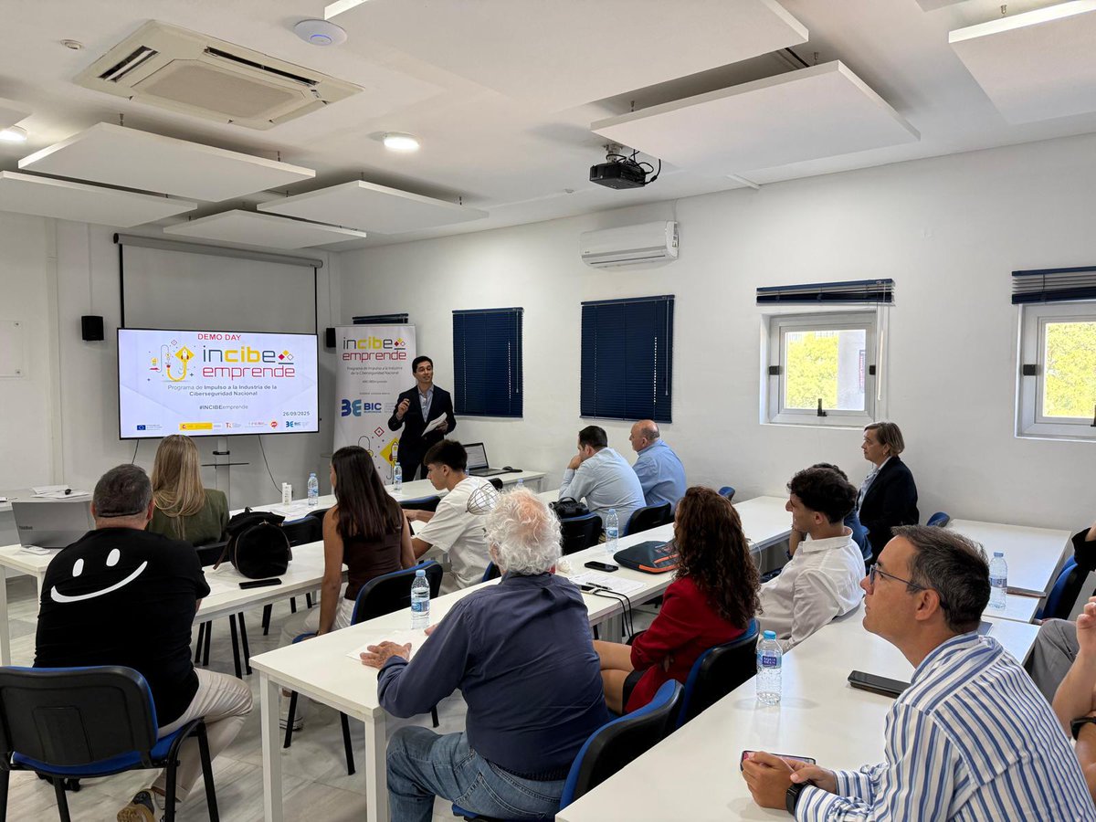 ¡Gran éxito, 10 startups aceleradas!🚀
 
2ª edición del programa de Aceleración de Startups Cybersecurity Ventures👏🏽promovido por <a href="/BicEuronova/">BIC Euronova</a>, junto con <a href="/INCIBE/">INCIBE</a> 
 
🚀La malagueña @MetaMedicsVR se alza ganadora, continuará su formación en Silicon Valley 
➡️acortar.link/bpxUq7