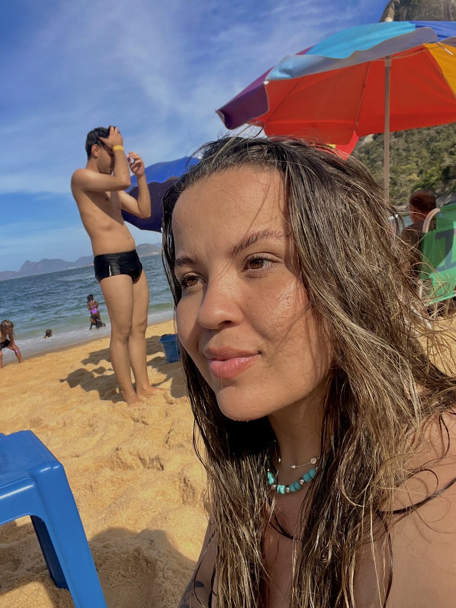 carisp3's tweet photo. Alguém tira esse cara da minha foto?! Por favorrrr 😂😂😂 https://t.co/G4oz9cRlBu
