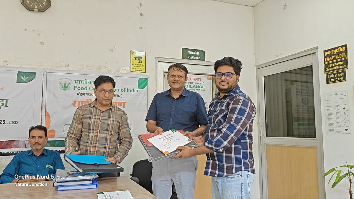 मंडल कार्यालय कोटा में दिनांक 29.09.2025 को हिंदी पखवाड़ा समापन समारोह तथा एक दिवसीय राजभाषा कार्यशाला का आयोजन किया गया जिसमें पखवाड़ा में आयोजित प्रतियोगिताओं के विजेताओं को पुरस्कार प्रदान किए गए।