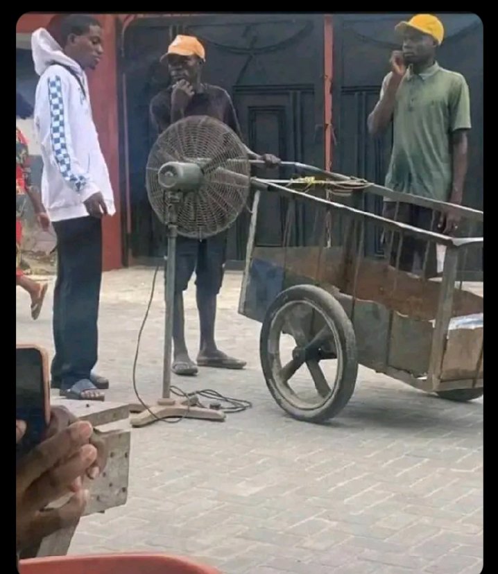 EjikeIgiri's tweet image. Talk well aboki...e still dey work nothing do am ... breeze no too good for my body ๐ฉ