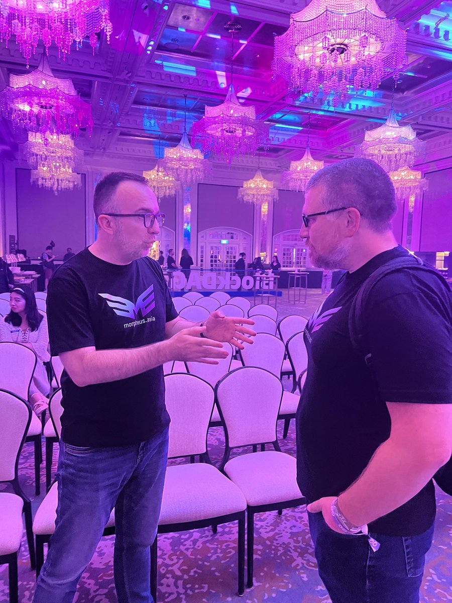 canmasu's tweet photo. “Not your key, not your AI.” 🧠⚡️
Heavy punch quote from @DJohnstonEC at @MorpheusAIs rally #IRL in Asia, Singapore #Token2049 during the @Coinstore Crypto Fast Lane.
Big team on the move —@canmasu @BetterBrand @BowTiedBlueFin @rene05x @nothussainrana 🚀🌏 https://t.co/oKYT1pt9CH