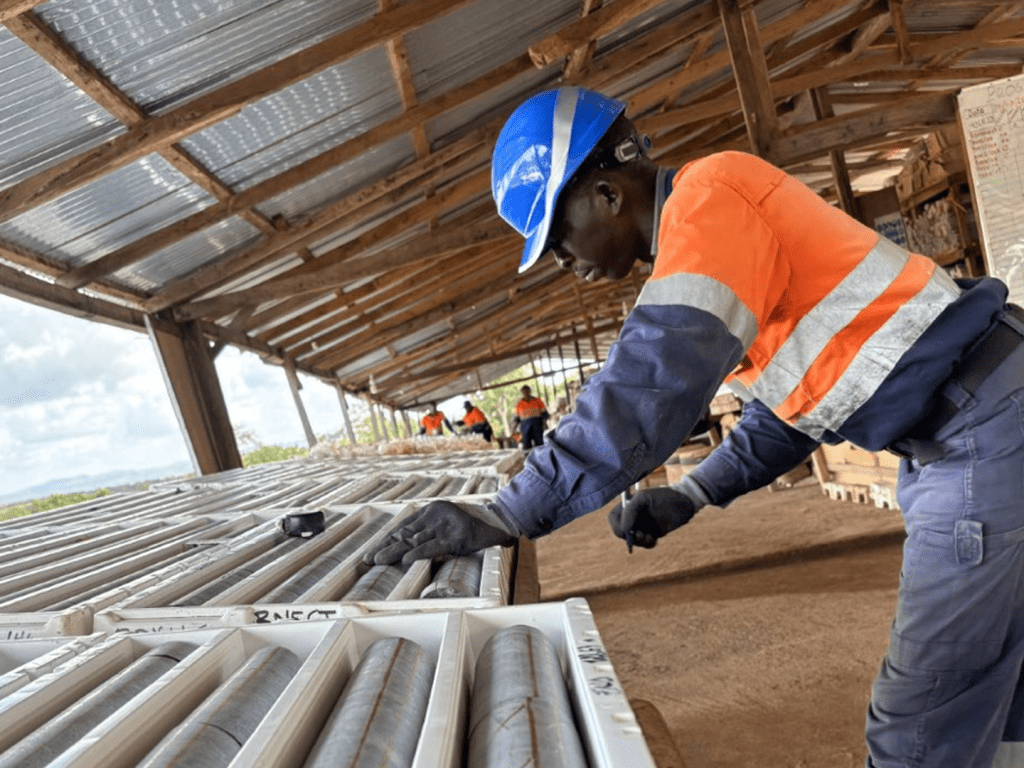 MiningReview's tweet photo. #MRAIssue5 | #PredictiveDiscovery’s DFS confirms Bankan as a world-class gold deposit: 5.53Moz resources, strong economics, mine build in 2026, production by 2028.
Read: https://t.co/iA5zJFPZ2z
#GoldMining #WestAfrica #Guinea #MiningProjects #ExplorationSuccess https://t.co/aYsOgGiAyV